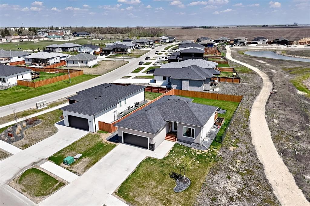 74 Harvest Moon Rd, Dugald, MB R5P 0G3, Canada