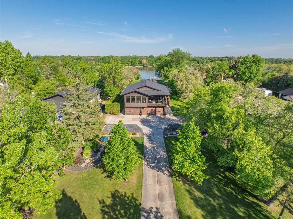4836 Henderson Highway , St Clements — photo 1 of 43