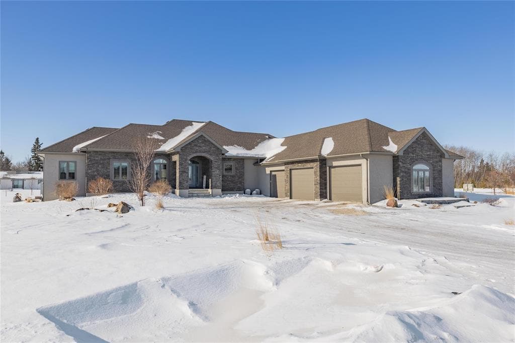 16 Chizick Dr, Saint Andrews, MB R1A 2A5, Canada
