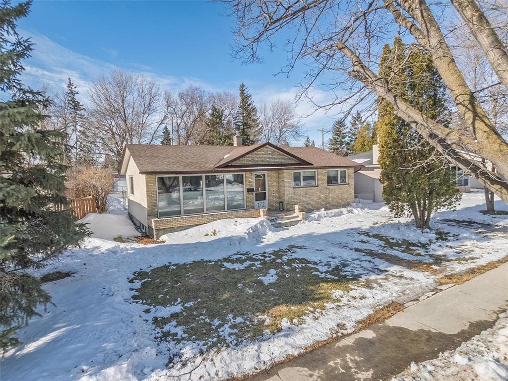 172 Frasers Grove, Winnipeg, MB R2K 0E7, Canada